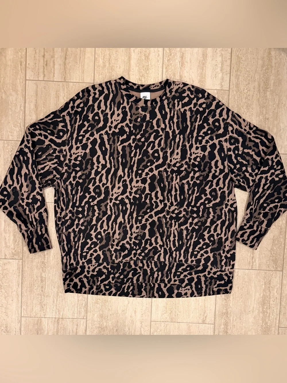 NWOT NIKE Women's Phoenix Fleece Oversized Leopard Printed Crew-Neck L